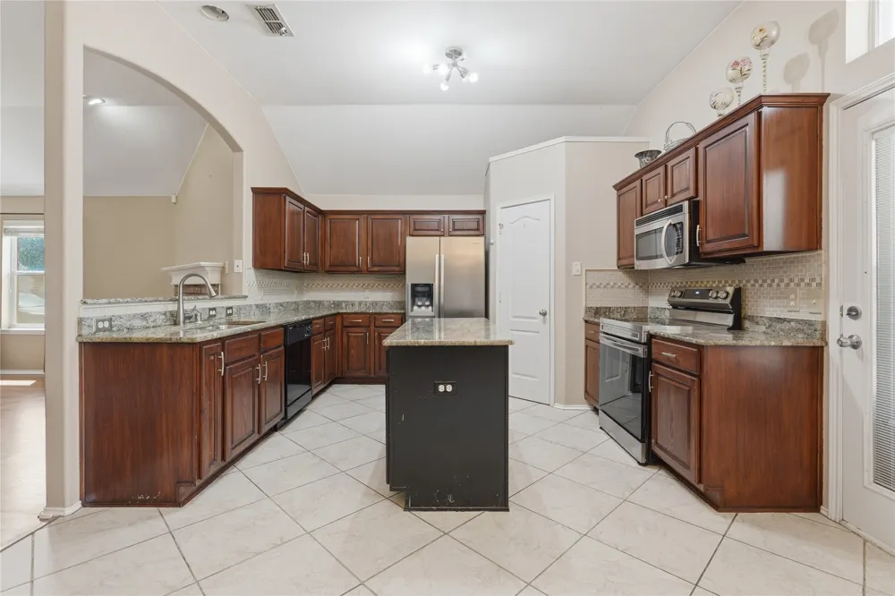 1104 Deedee Creek Drive Euless, TX 76040