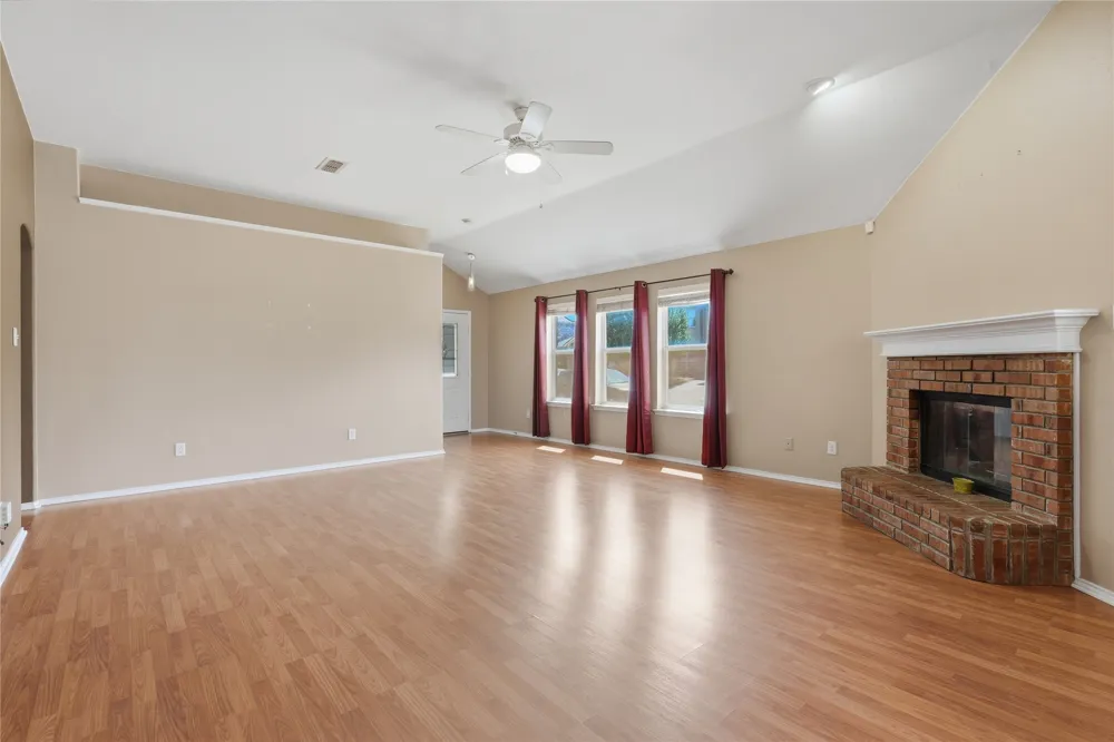 1104 Deedee Creek Drive Euless, TX 76040