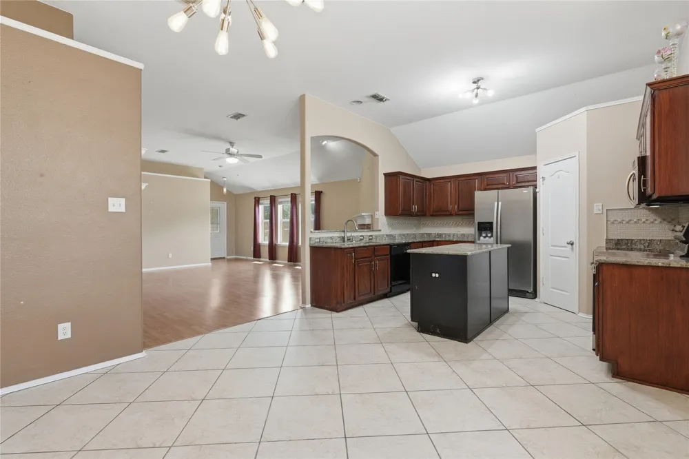 1104 Deedee Creek Drive Euless, TX 76040