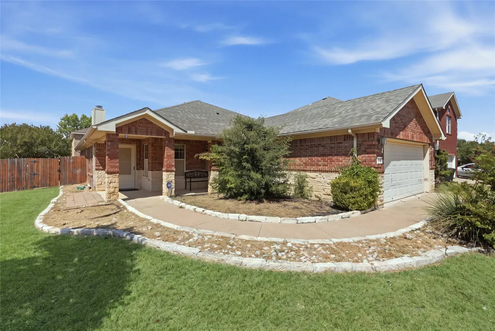 1104 Deedee Creek Drive Euless, TX 76040