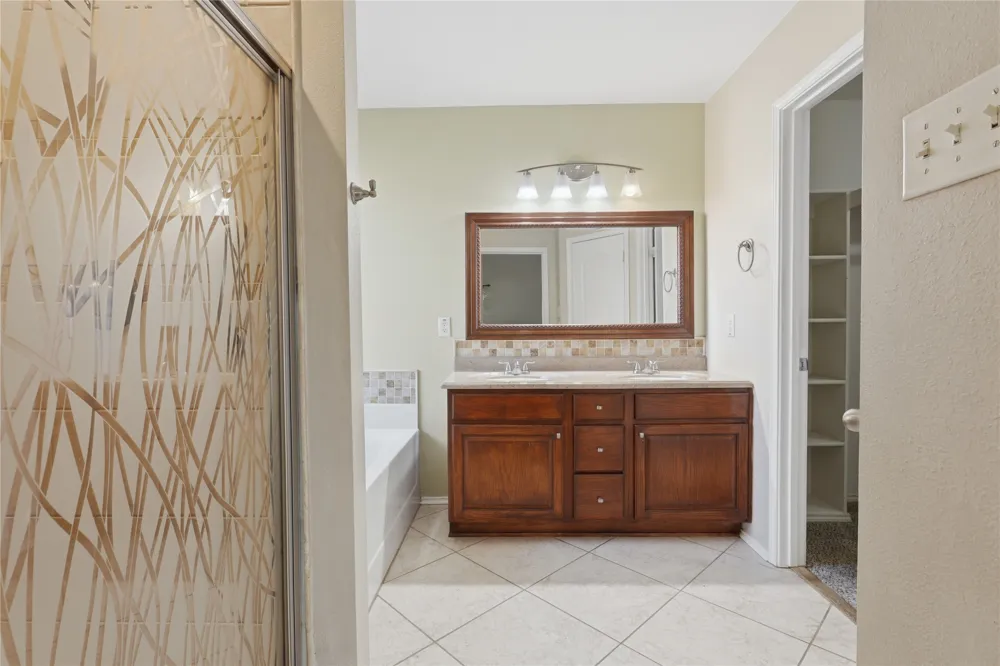 1104 Deedee Creek Drive Euless, TX 76040
