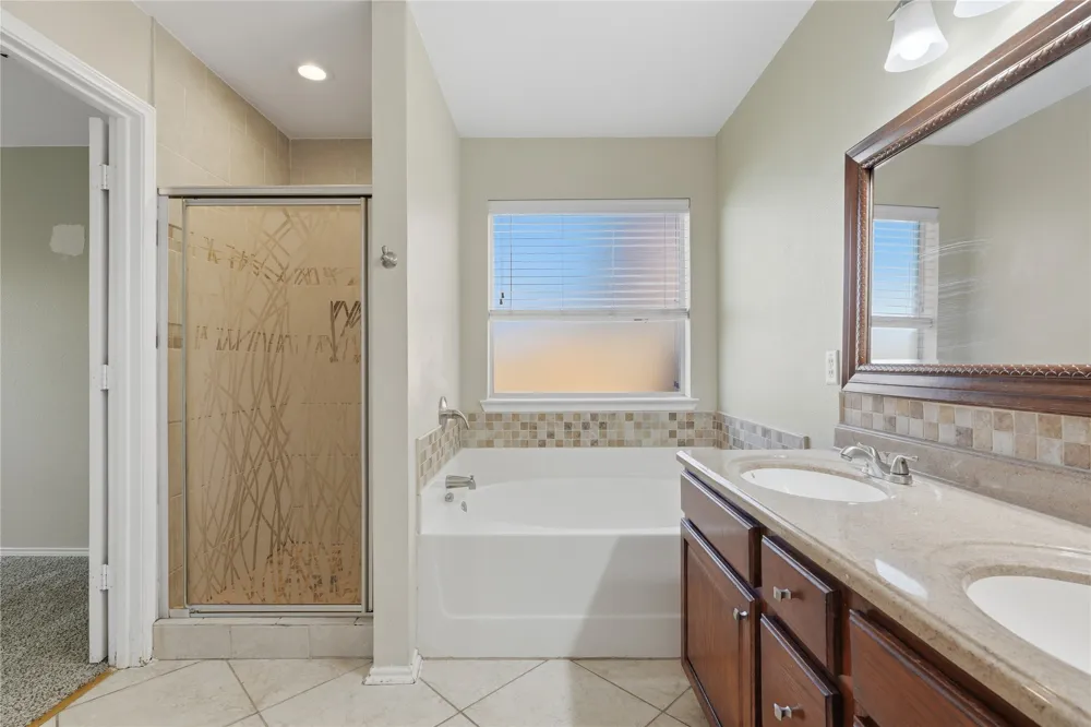 1104 Deedee Creek Drive Euless, TX 76040