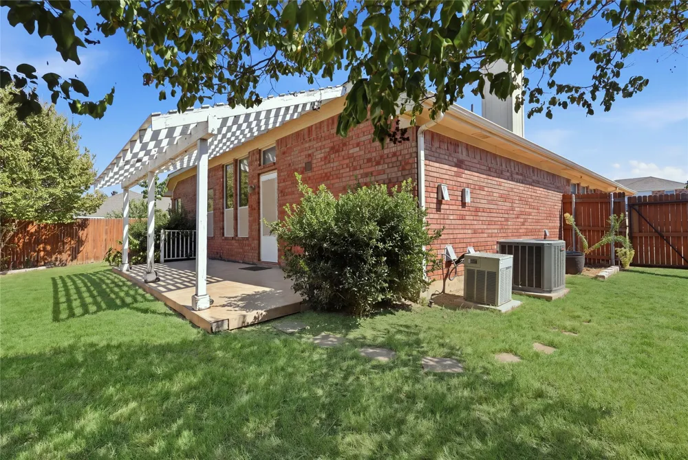 1104 Deedee Creek Drive Euless, TX 76040