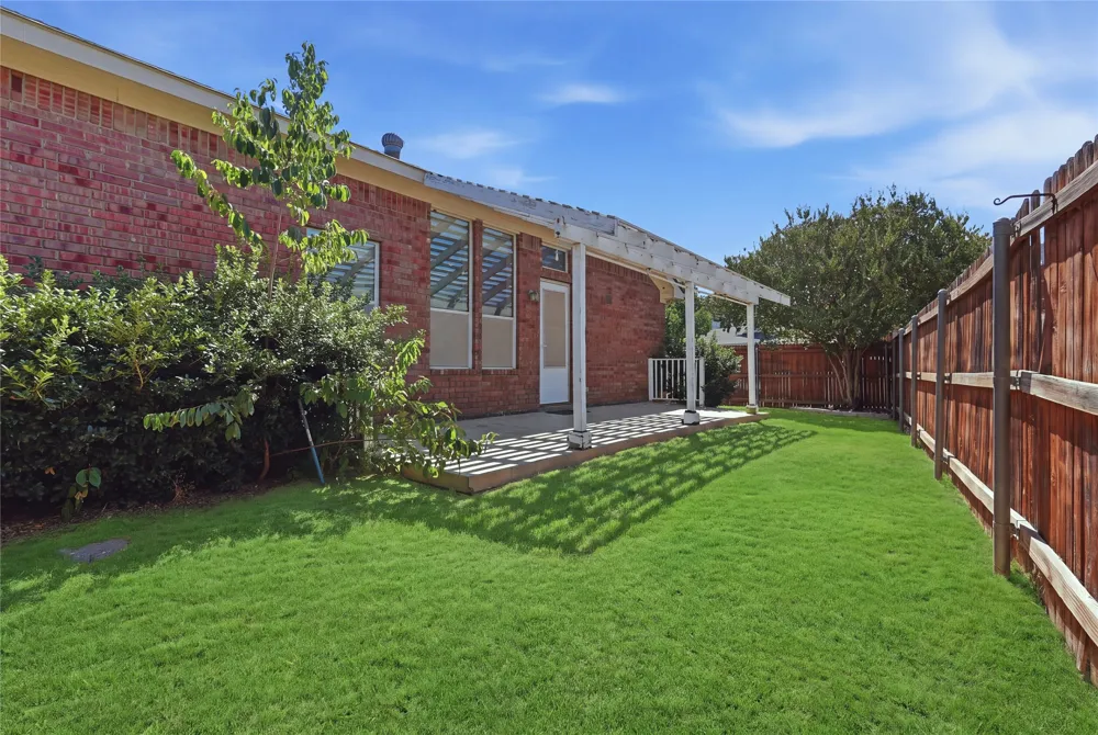 1104 Deedee Creek Drive Euless, TX 76040