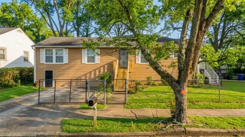 784 Avenida St. Street SW