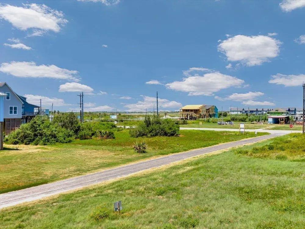 12 Lazy Lane Gilchrist, TX 77617