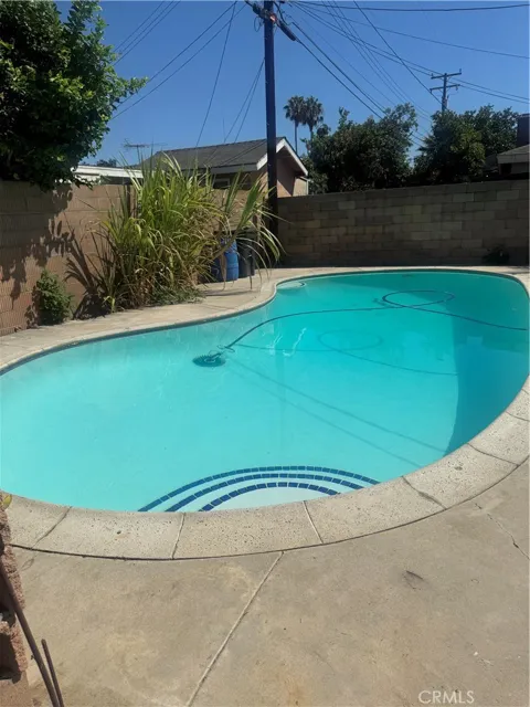 1623 S Pacific