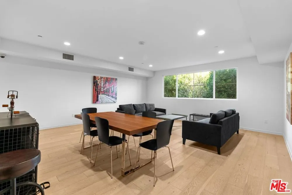 4240 Laurel Canyon Boulevard #305 Studio City, CA 91604