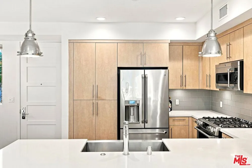 4240 Laurel Canyon Boulevard #305 Studio City, CA 91604
