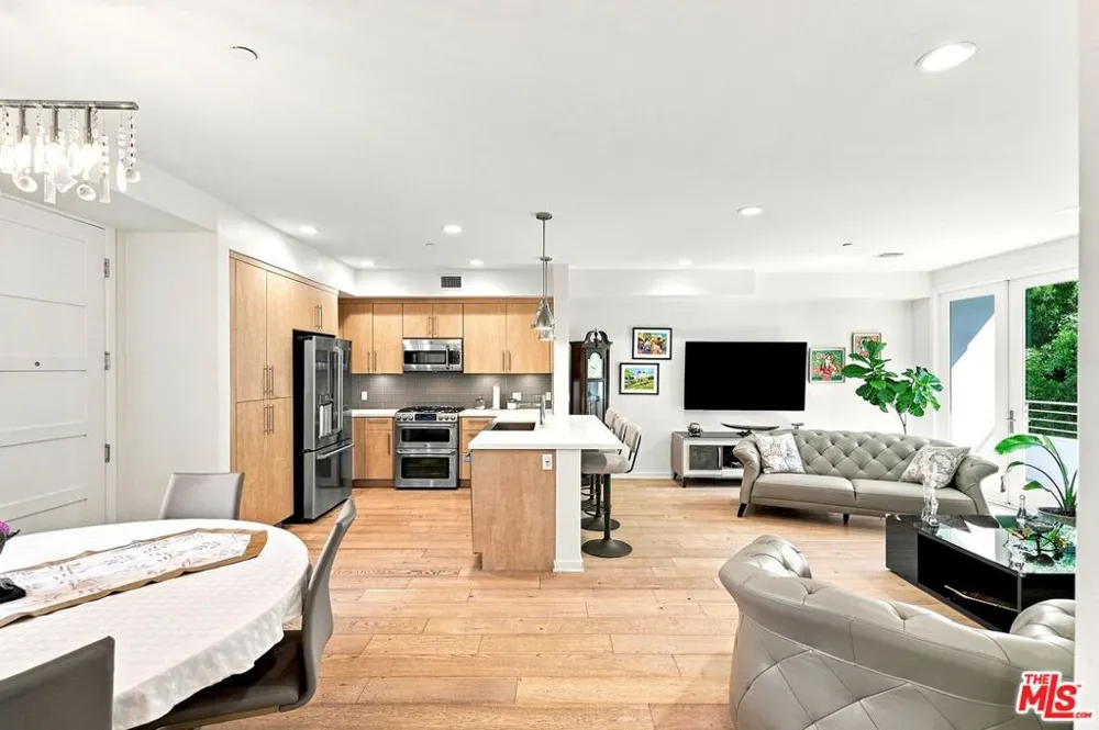4240 Laurel Canyon Boulevard #305 Studio City, CA 91604