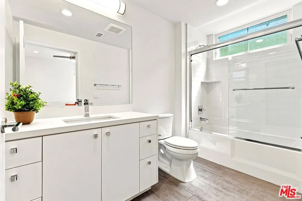 4240 Laurel Canyon Boulevard #305 Studio City, CA 91604