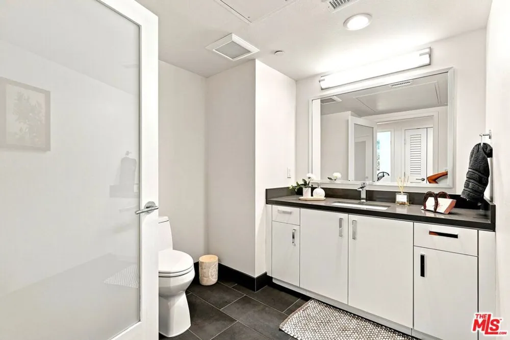 4240 Laurel Canyon Boulevard #305 Studio City, CA 91604