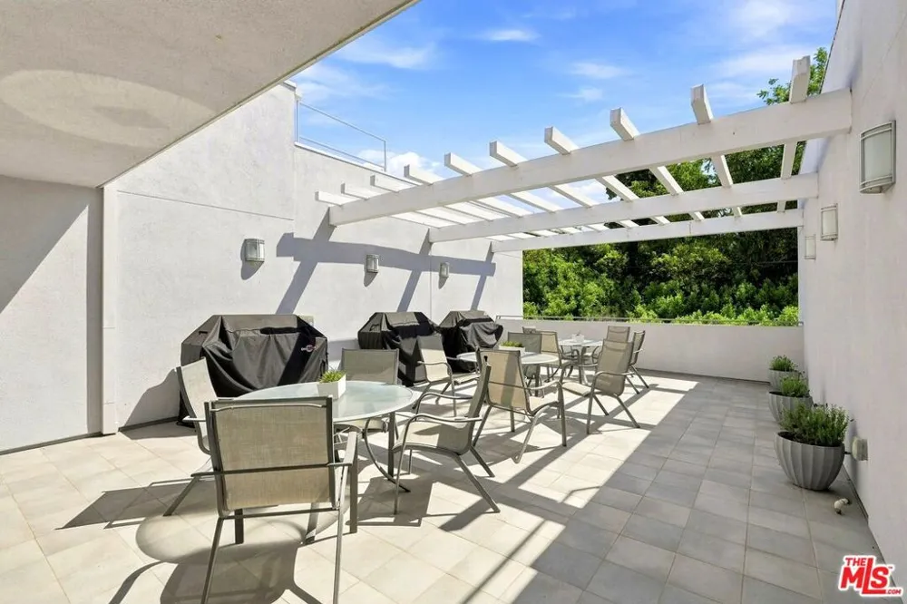 4240 Laurel Canyon Boulevard #305 Studio City, CA 91604