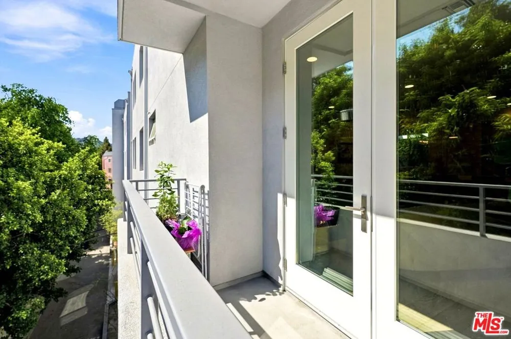4240 Laurel Canyon Boulevard #305 Studio City, CA 91604