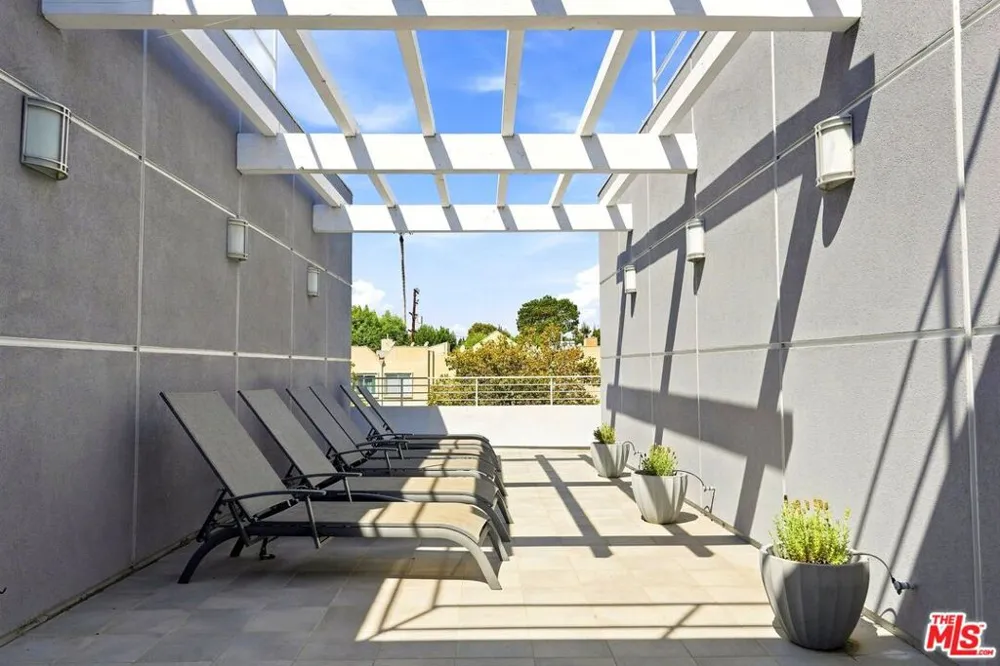 4240 Laurel Canyon Boulevard #305 Studio City, CA 91604