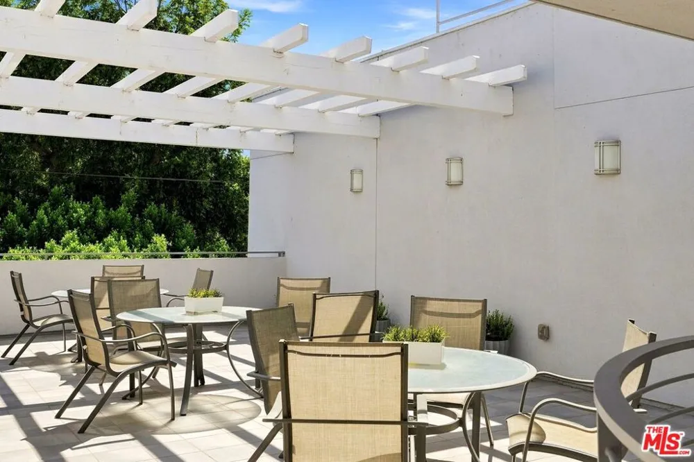 4240 Laurel Canyon Boulevard #305 Studio City, CA 91604