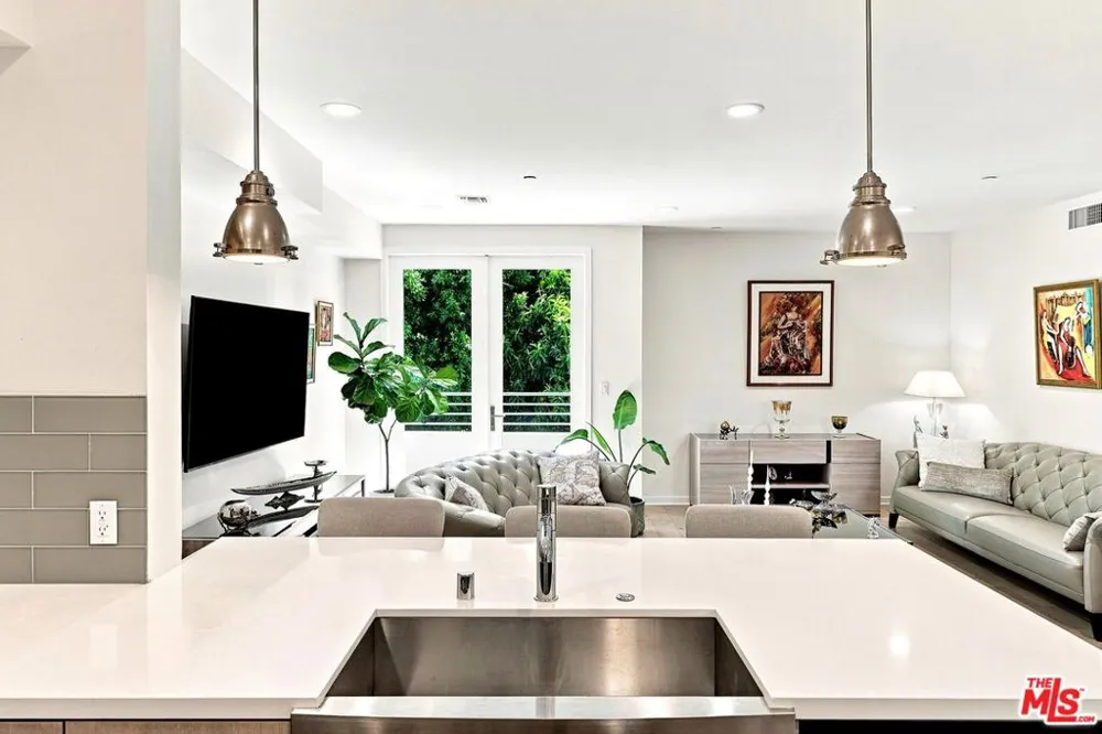 4240 Laurel Canyon Boulevard #305 Studio City, CA 91604