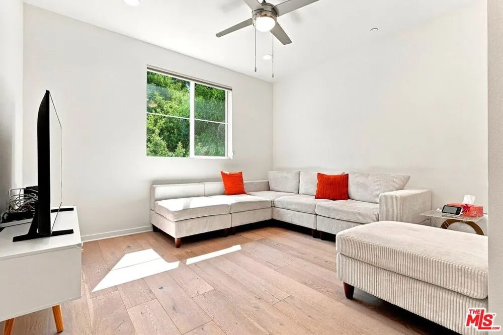 4240 Laurel Canyon Boulevard #305 Studio City, CA 91604