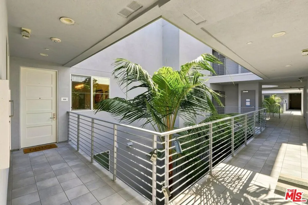 4240 Laurel Canyon Boulevard #305 Studio City, CA 91604