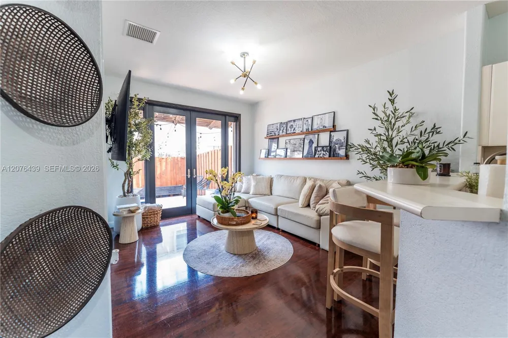 14965 SW 23rd Ln Miami, FL 33185