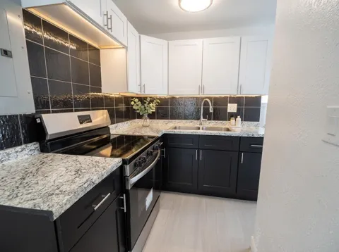 825 TRUMAN STREET #2