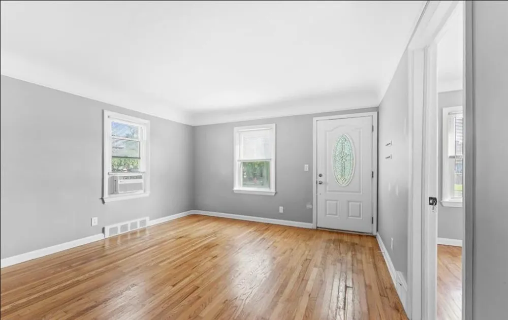 14986 University Street Allen Park City, MI 48101