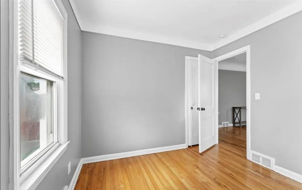 14986 University Street Allen Park City, MI 48101