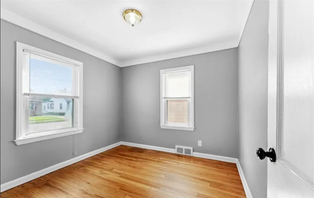 14986 University Street Allen Park City, MI 48101