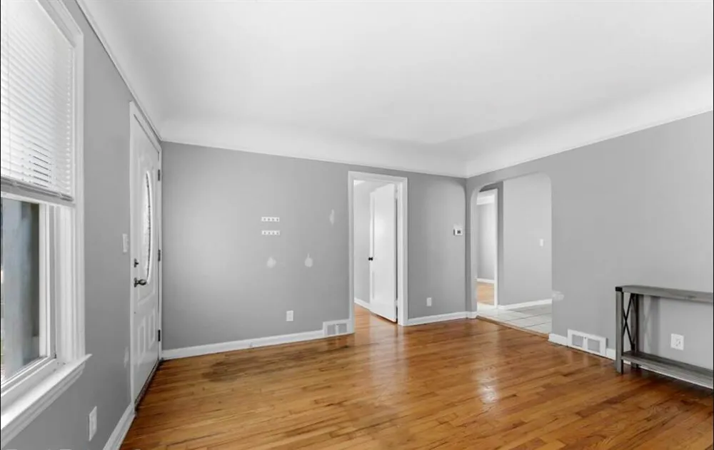 14986 University Street Allen Park City, MI 48101