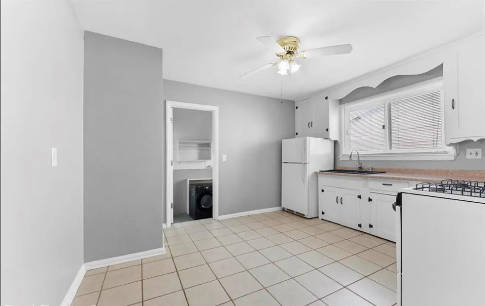 14986 University Street Allen Park City, MI 48101