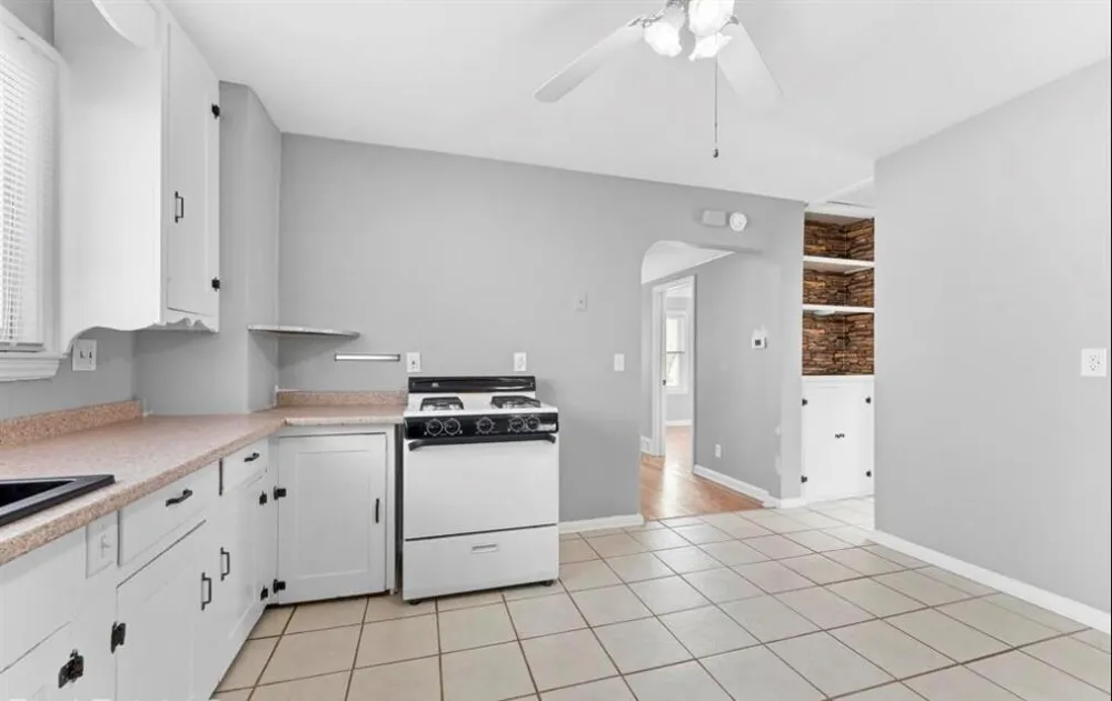 14986 University Street Allen Park City, MI 48101