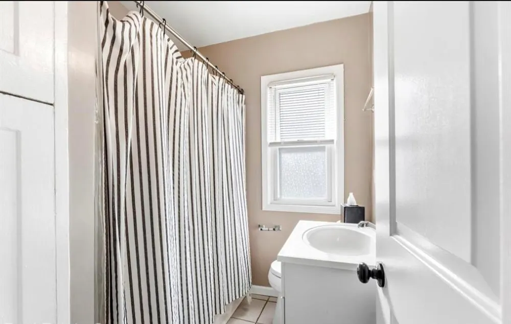 14986 University Street Allen Park City, MI 48101