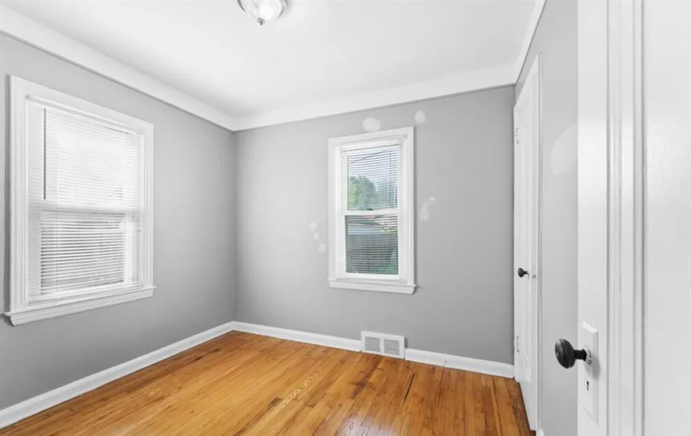 14986 University Street Allen Park City, MI 48101