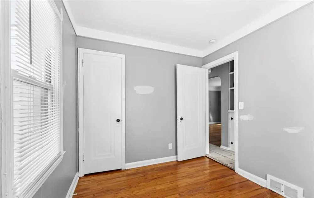 14986 University Street Allen Park City, MI 48101