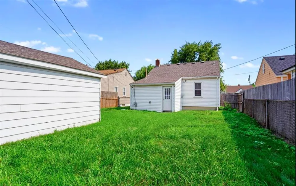 14986 University Street Allen Park City, MI 48101