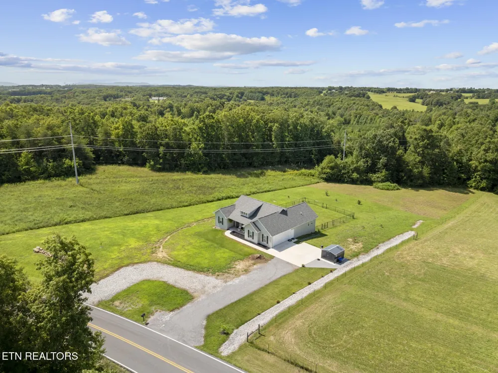 939 Clear Creek Rd Crossville, TN 38571