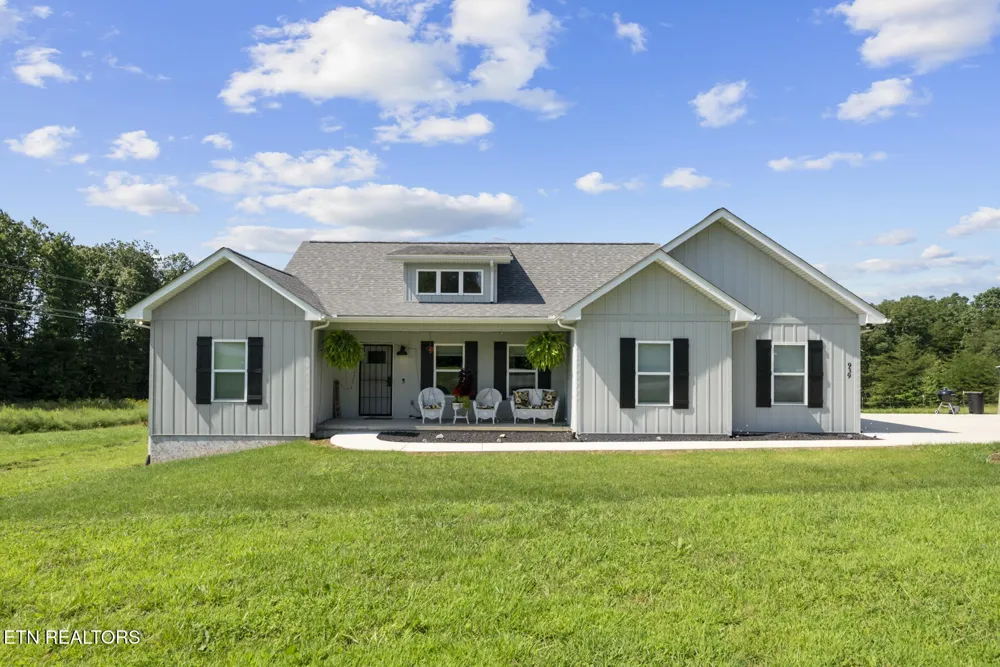 939 Clear Creek Rd Crossville, TN 38571