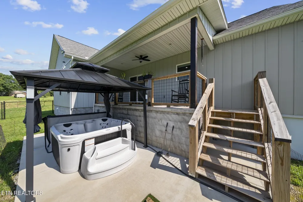 939 Clear Creek Rd Crossville, TN 38571
