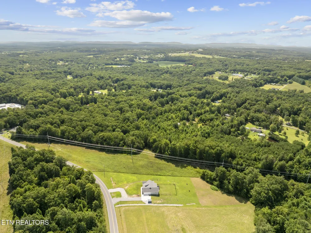 939 Clear Creek Rd Crossville, TN 38571
