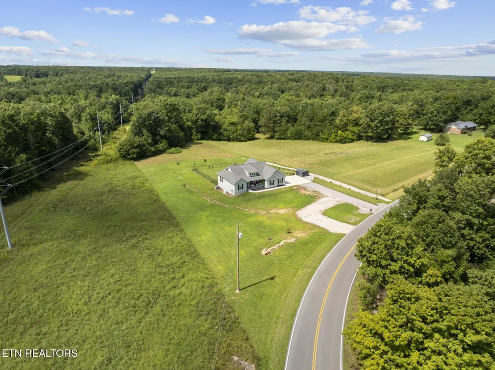 939 Clear Creek Rd Crossville, TN 38571