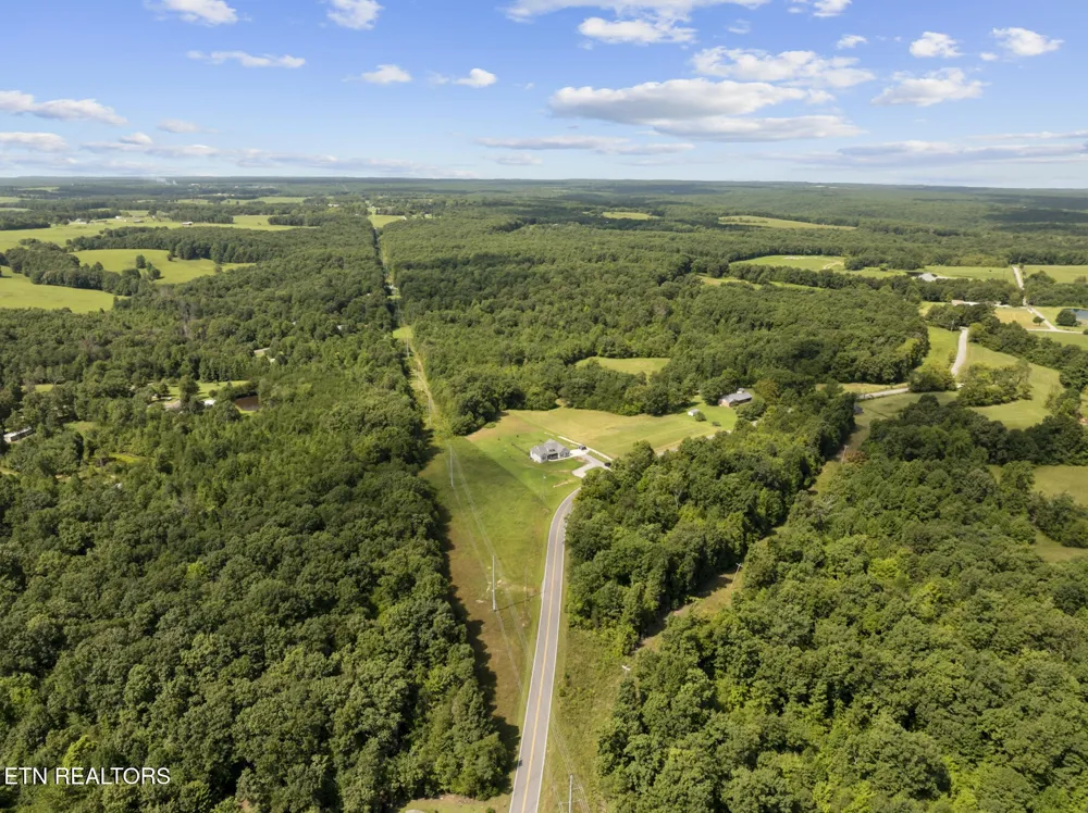 939 Clear Creek Rd Crossville, TN 38571
