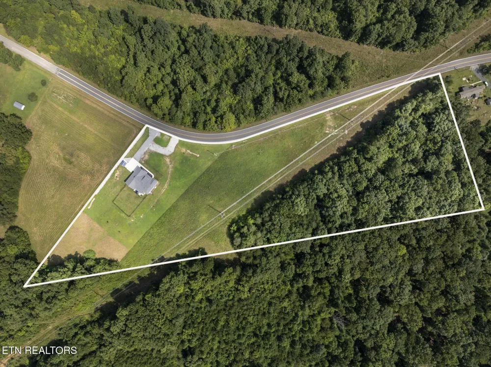 939 Clear Creek Rd Crossville, TN 38571