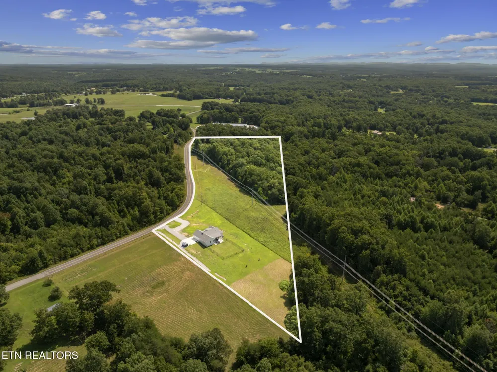 939 Clear Creek Rd Crossville, TN 38571