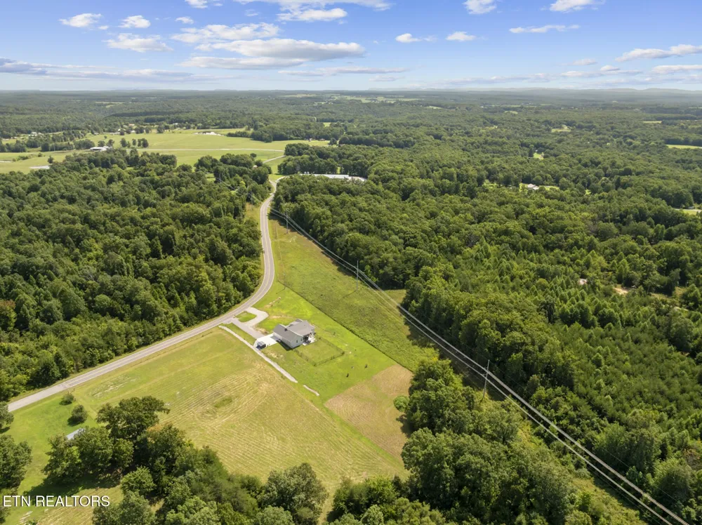 939 Clear Creek Rd Crossville, TN 38571