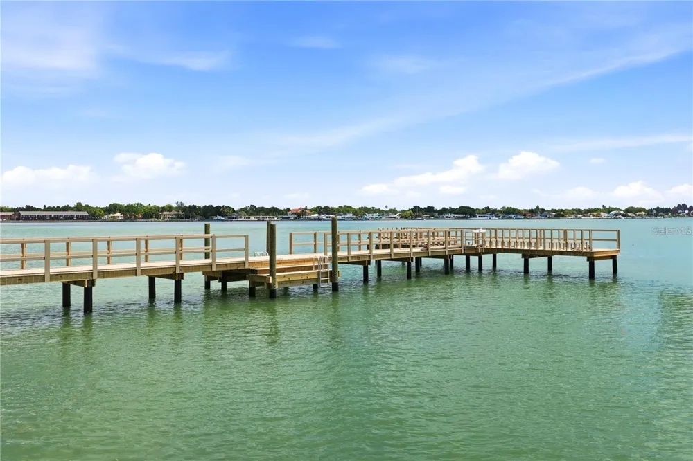 7400 SUNSHINE SKYWAY LANE S #111 St Petersburg, FL 33711
