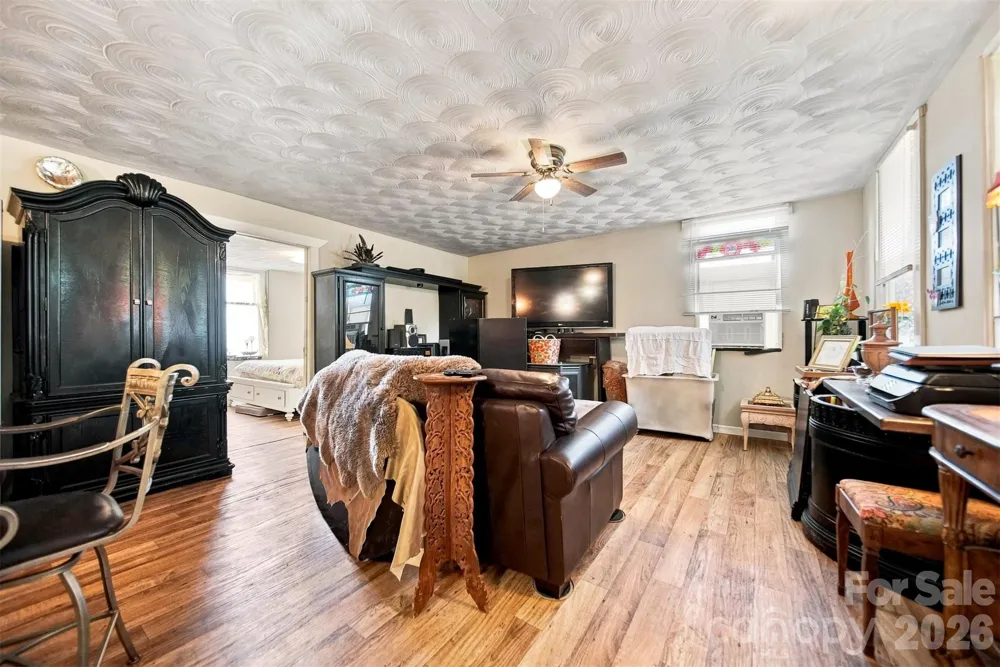 2588 Old Shelby Road Hickory, NC 28602
