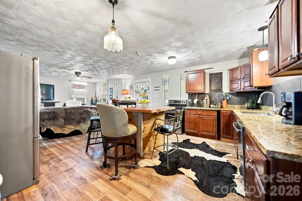 2588 Old Shelby Road Hickory, NC 28602