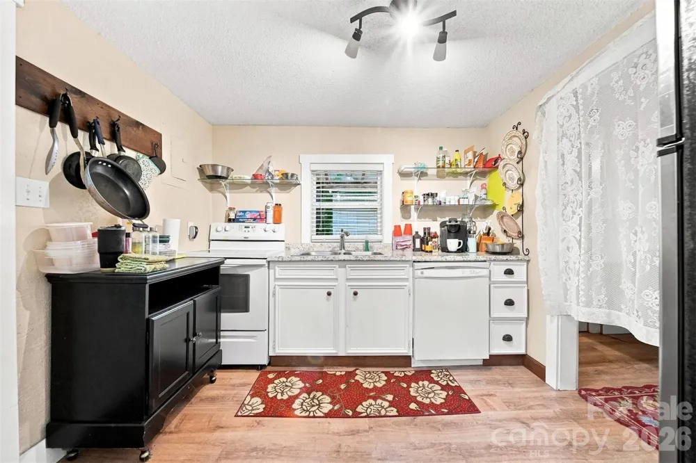 2588 Old Shelby Road Hickory, NC 28602