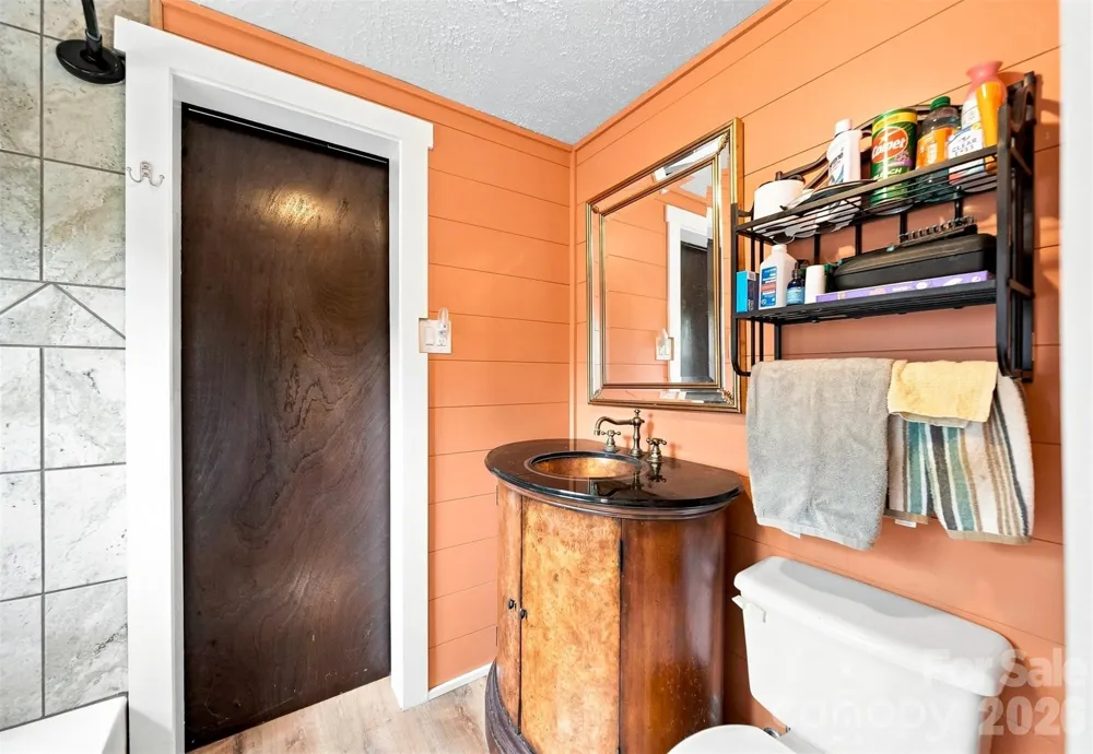 2588 Old Shelby Road Hickory, NC 28602