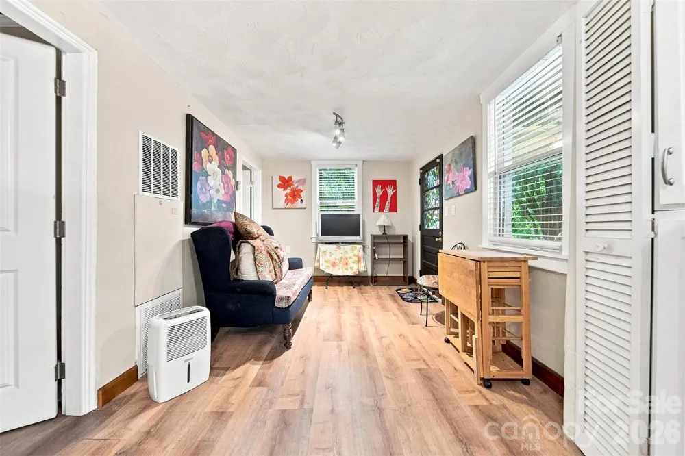 2588 Old Shelby Road Hickory, NC 28602